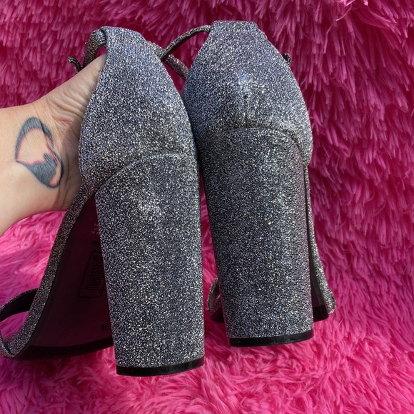 Silver sparkle fabric chunk heel open toe ankle strap buckle close heels sz 9.5 - Picture 8 of 10